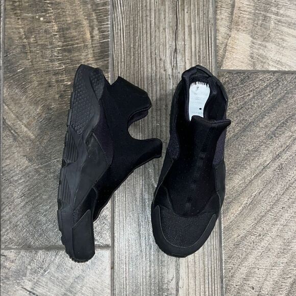 Black Minimalist Knit Sneakers - Picture 1 of 4